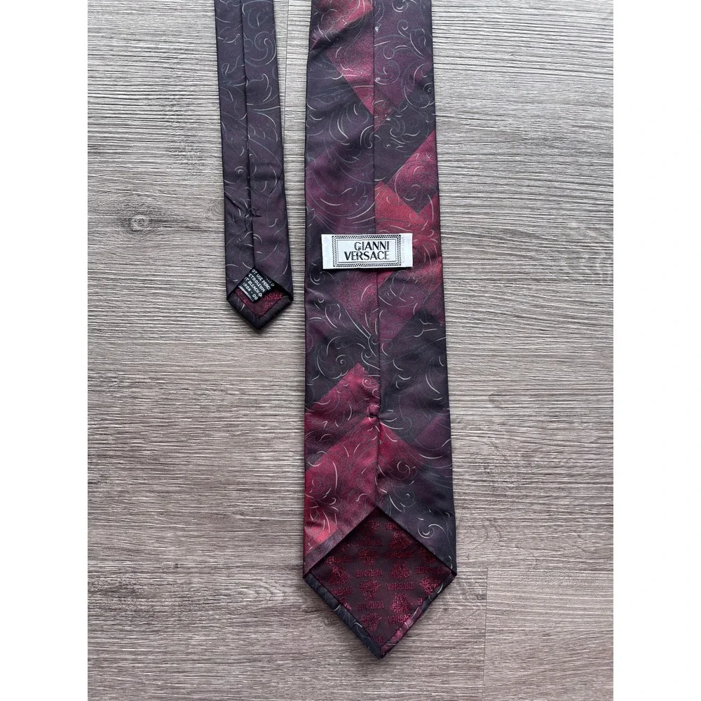 Gianni Versace Silk Tie Burgundy Plum Baroque Medusa Geometric Made in Italy